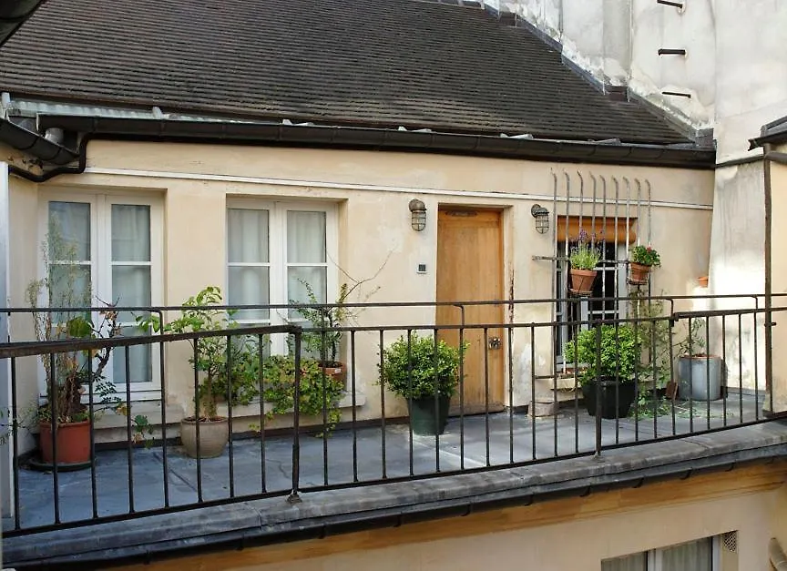 Nest In Apartment *